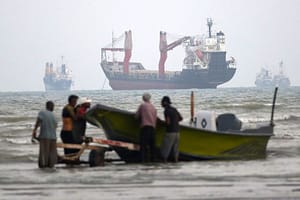 Temporary Hormuz solution deferred as Iran-Arab summit falls through