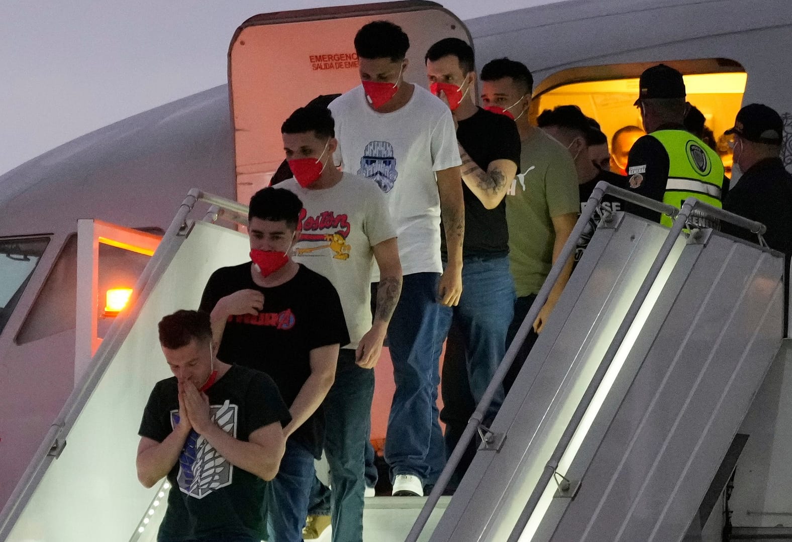 US appeals court throws out Trump contempt ruling over deportation flights