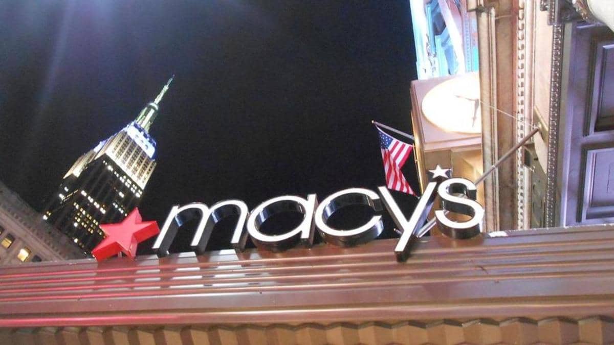 ​​Macy’s is selling a ‘beautiful’ $83 cast iron Dutch oven for only $35 that shoppers say is a ‘chef’s kiss’