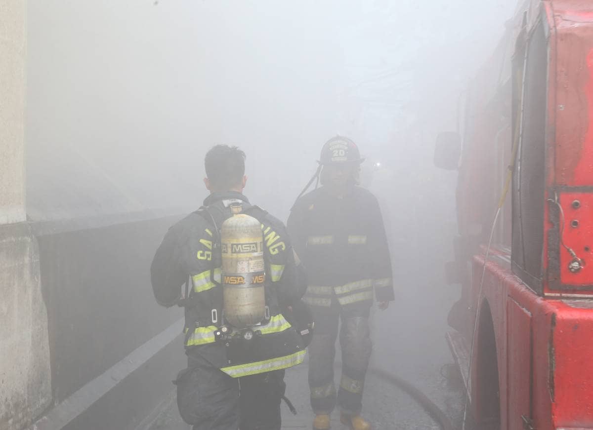 Fire hits Intramuros commercial building