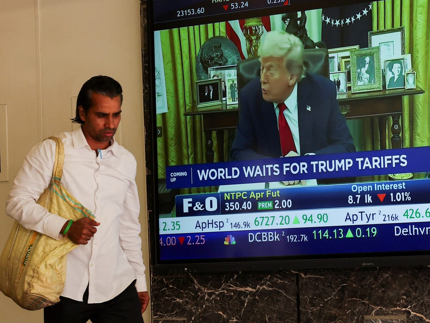 Trump’s 10 percent tariff takes effect, raising fears of global trade war