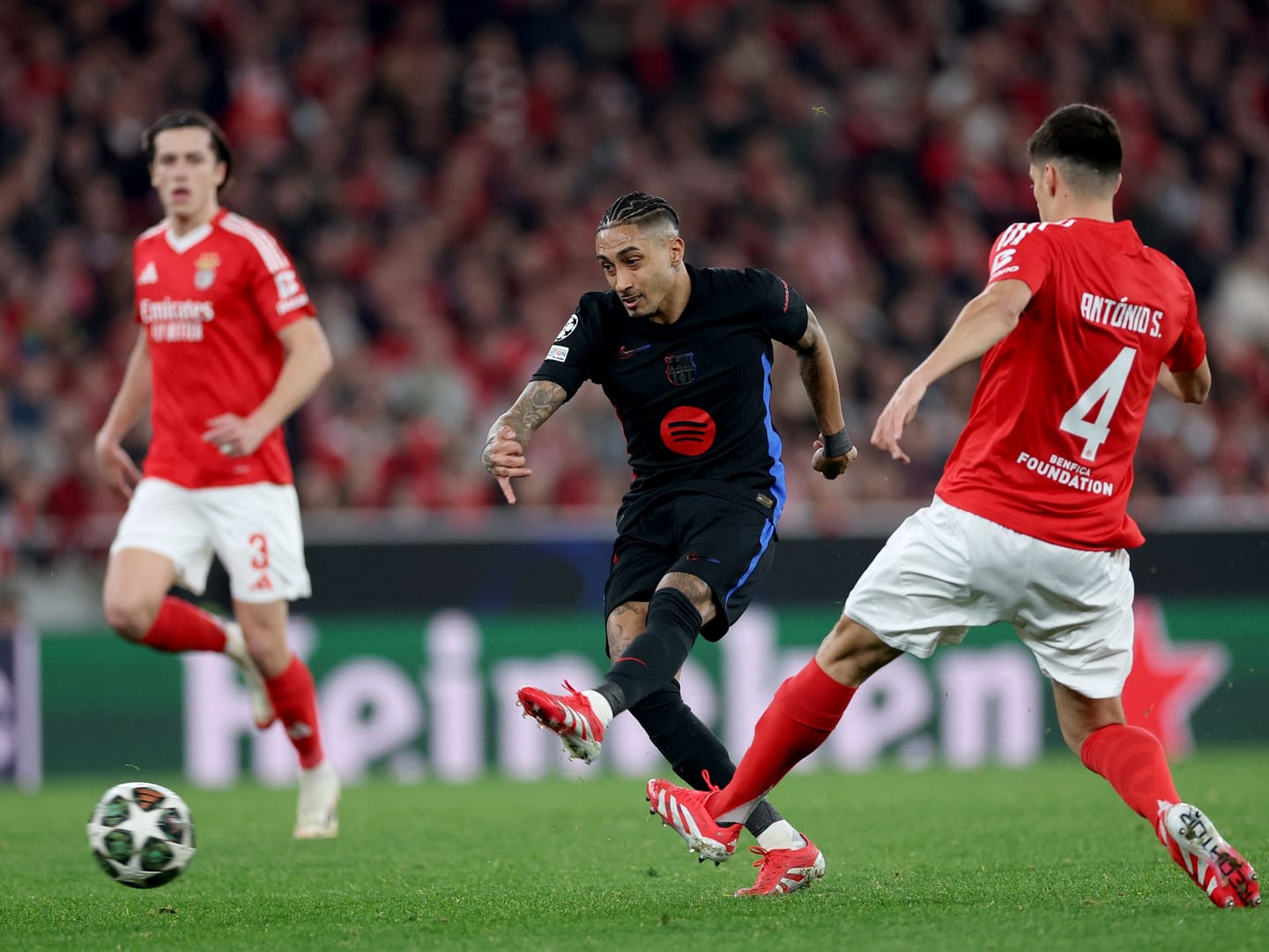 Raphinha gives 10-man Barcelona 1-0 win over Benfica in Champions League