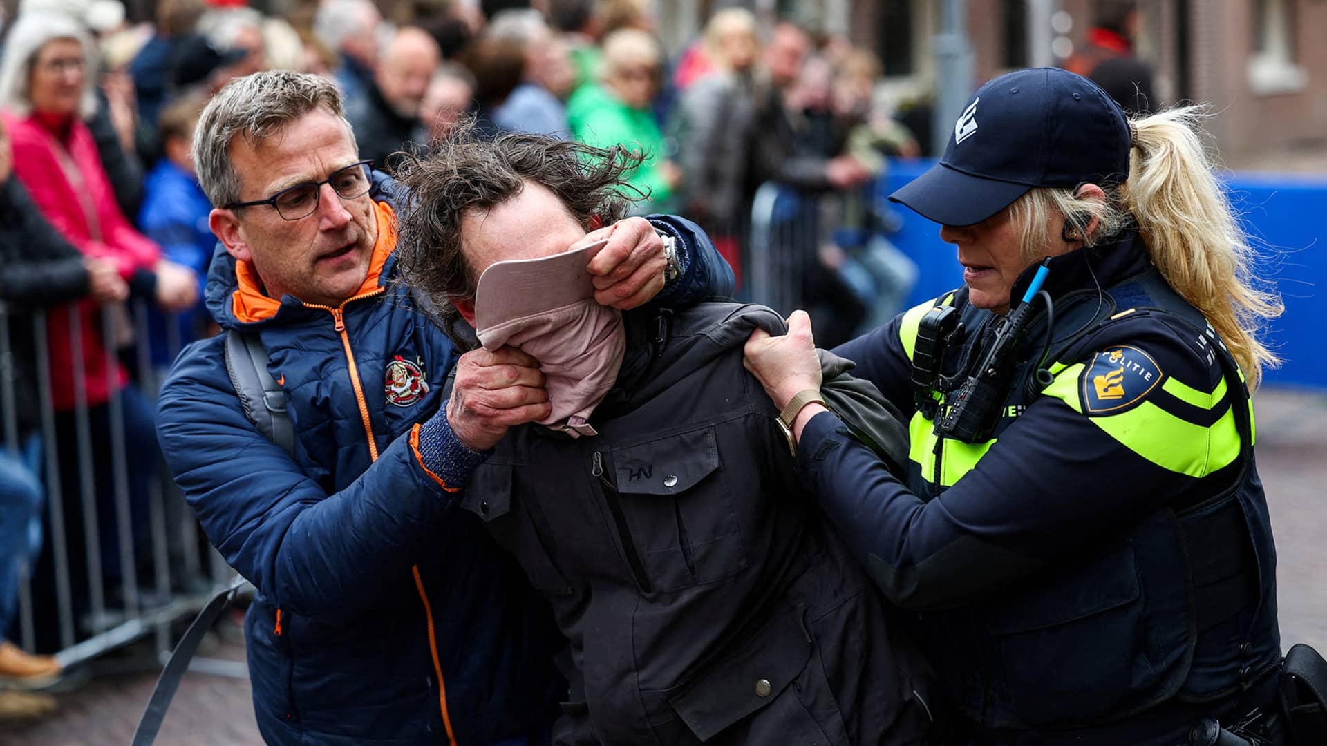 Pro-Palestine protestors disrupt Dutch WW2 anniversary event
