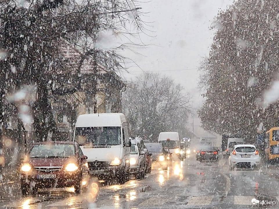 Snow covered Hungary, Budapest public transport changed, Budapest-Austria train line collapsed – PHOTOS, VIDEO